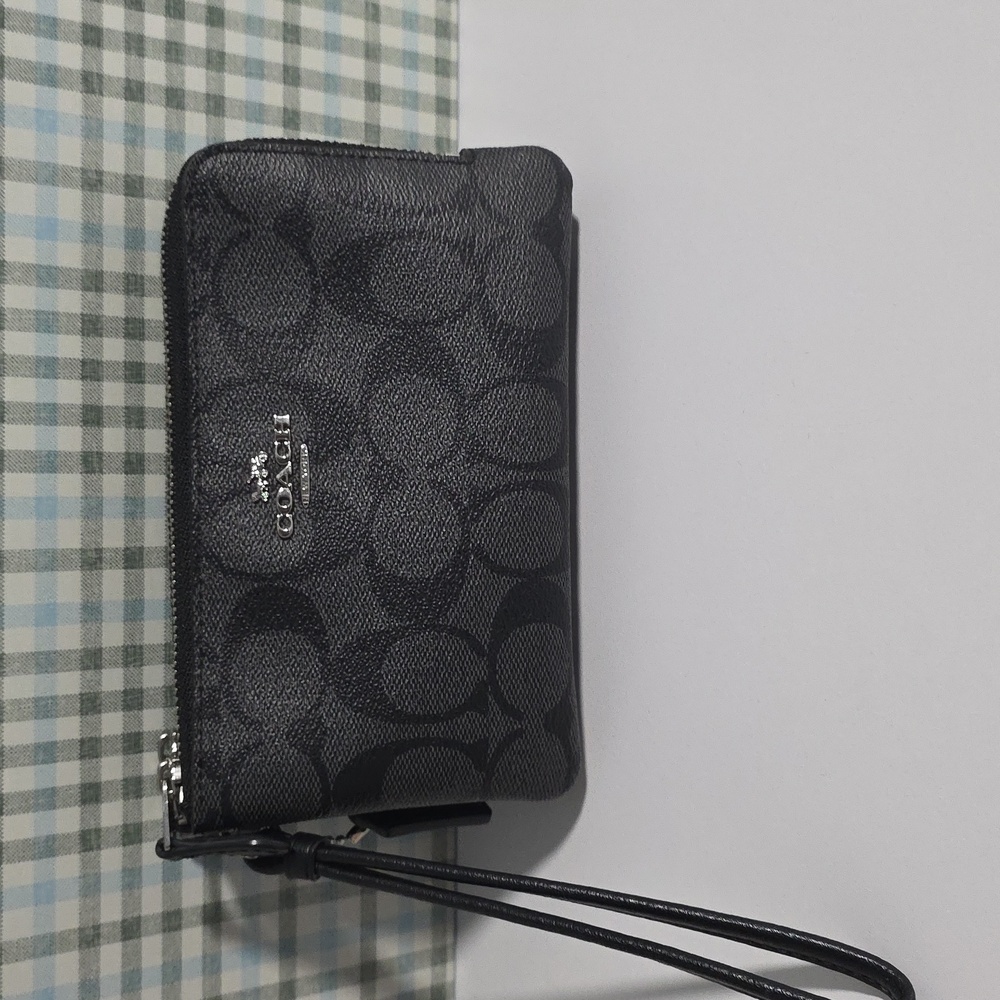 Coach Signature Black Wristlet